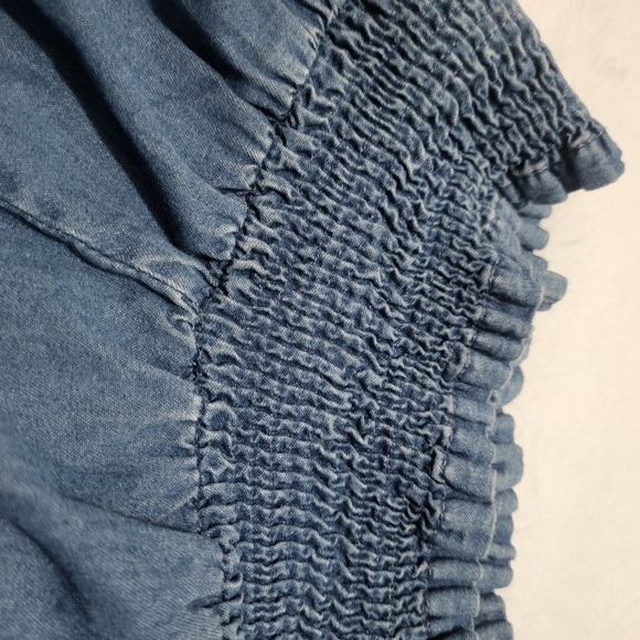 Michael Kors Women’s Top Chambray Blue Off the Shoulder Smocked Blouse Large - Picture 3 of 9